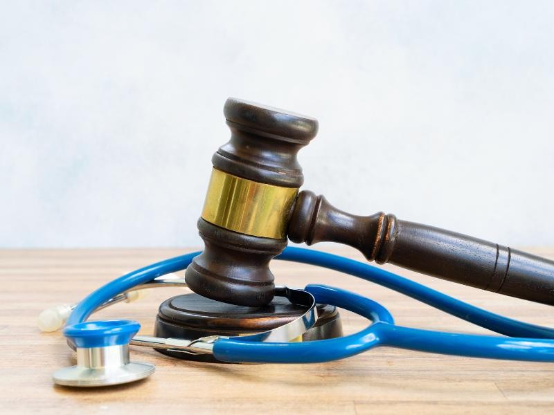 Erro Hospitalar e Perda de Testículo: Entenda Seus Direitos e Como Proceder Legalmente