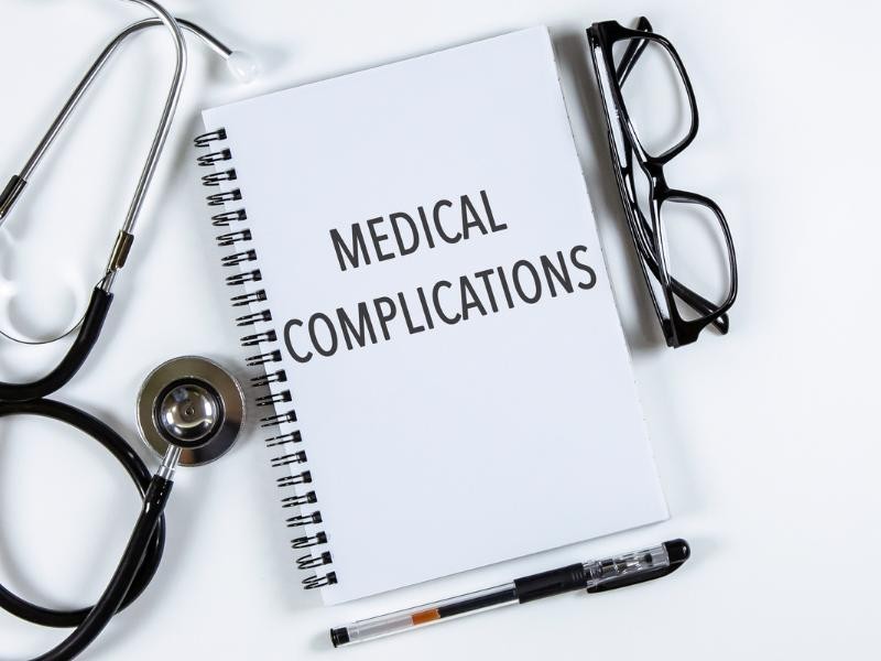 Como Diferenciar Complicações Médicas de Erros ou Negligência de Profissionais de Saúde