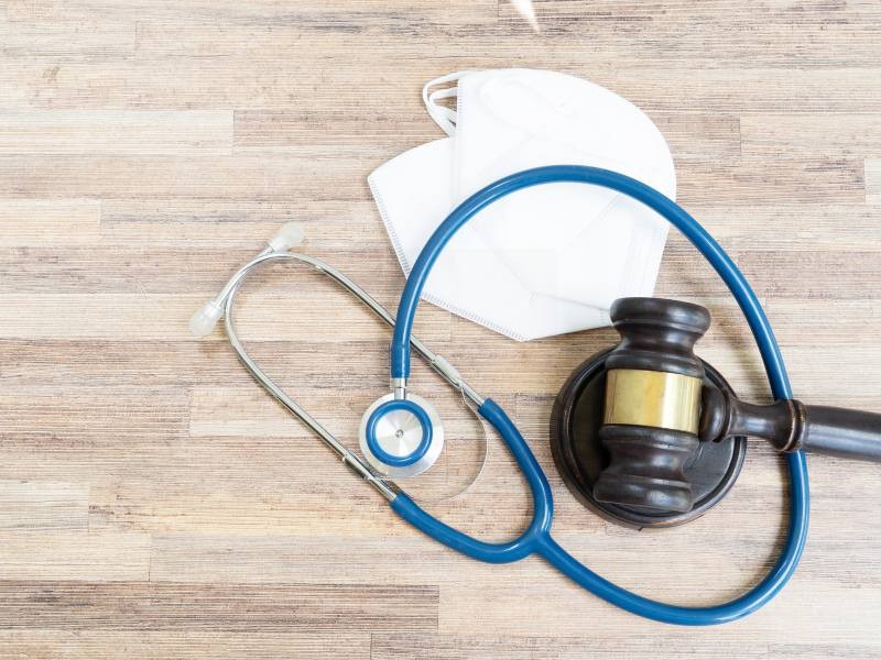 Direito à Vida e à Saúde: Desvendando os Desafios Legais na Limitação de Tratamento de Câncer pelos Planos de Saúde