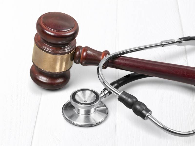 Erro Hospitalar e Perda de Útero: Direitos, Responsabilidades e Consequências Jurídicas