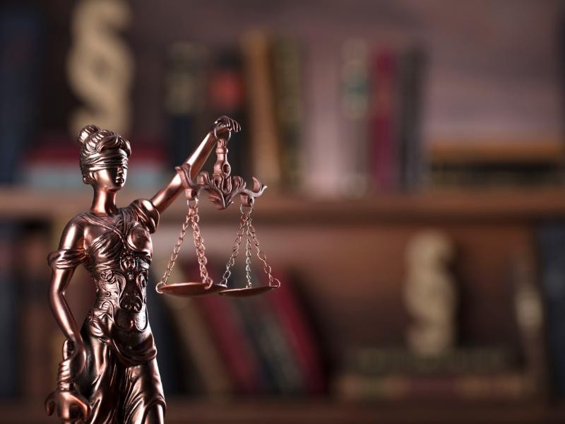 Desafios Jurídicos na Esclerose Múltipla: Navegando Pelas Limitações de Tratamento nos Planos de Saúde