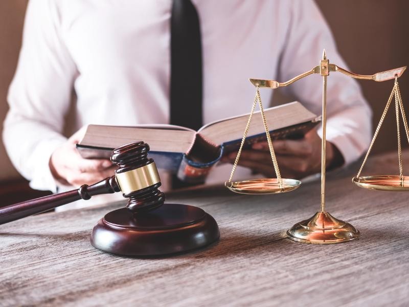 Desvendando Desafios Legais na Jornada Contra a Doença de Parkinson: Limitações de Tratamento e o Papel dos Planos de Saúde