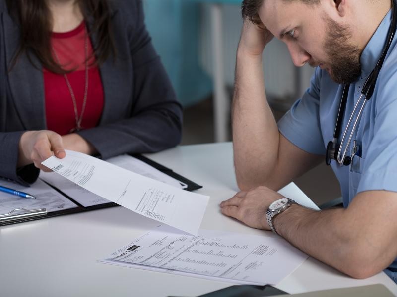 Como os Tribunais Tratam Casos de Erro Médico em Cirurgias Estéticas